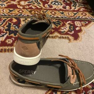 Sperry gently used camo print slip on women’s sz 8.5